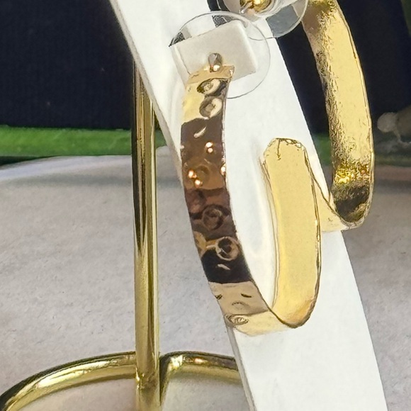 EXPRESS Gold Tone Textured Open Hoop Earnings - Picture 3 of 6